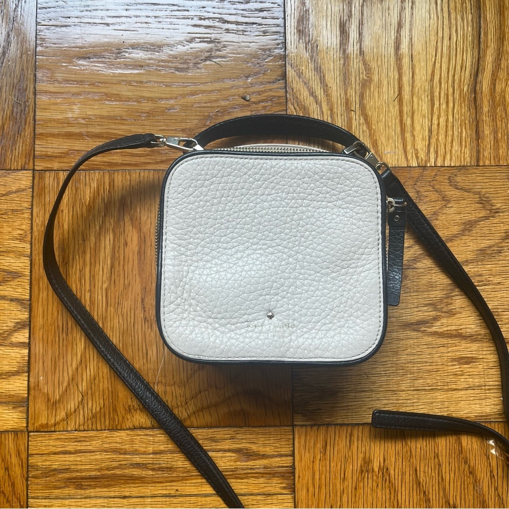 {Kate Spade} 🔷 Square/box purse
